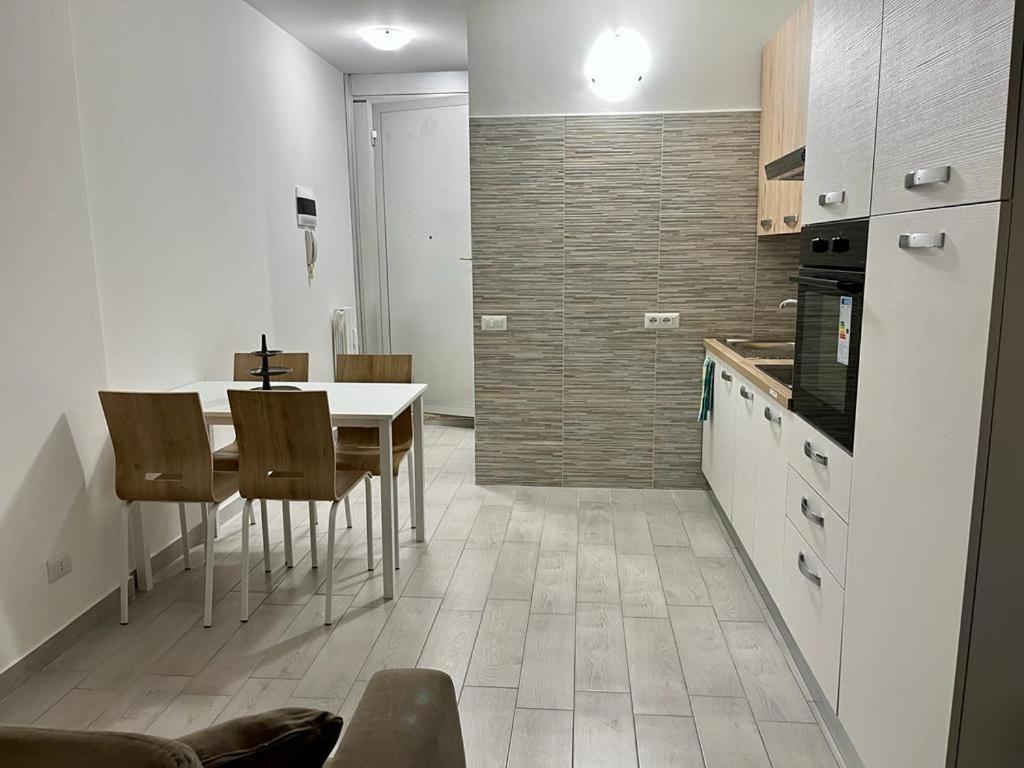 Einaudi Apartment Cologno Monzese Exterior foto